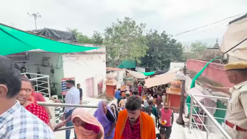 'जगतपिता ब्रह्मा मंदिर' में भगवान ब्रह्मा जी के दर्शन | राजस्थान
('जगतपिता ब्रह्मा मंदिर' में दर्शन | पुष्कर | 14-9-2023)
#Rajasthan #Maharashtra #Temple #Pushkar #Religion #Hindusim #Elections #Politics #Brahma #राजस्थान #DevendraFadnavis