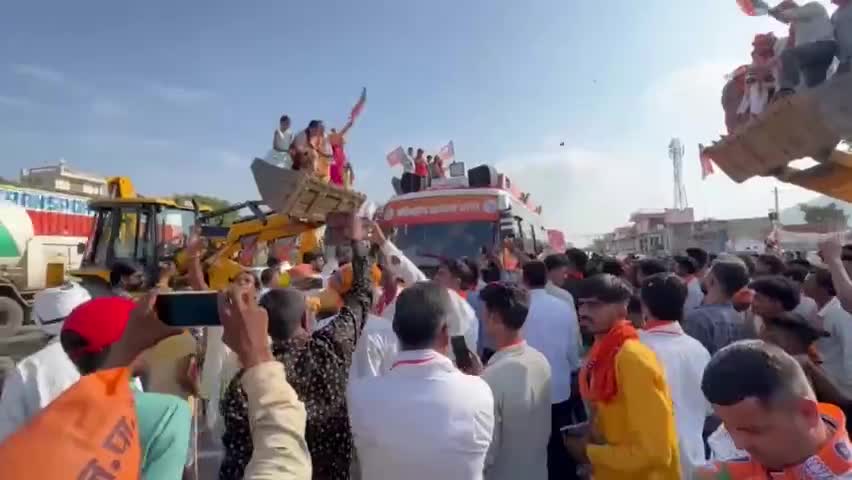 मोदीमय हुआ राजस्थान!
#Maharashtra #Rajasthan #Garhi #Banswara #BJPForRajasthan #BJP #Roadshow #ParivartanYatra #राजस्थान_में_होगा_परिवर्तन  #ParivartanSankalpYatra #BJPRajasthan #DevendraFadnavis