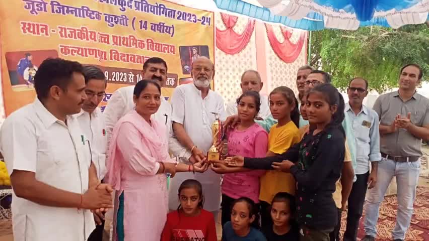 सरदारशहर: मनापरसर की सरकारी स्कूल की बेटियो ने मारी जुडो खेल मे बाजी 


#pablicnews 
#pablic #news_