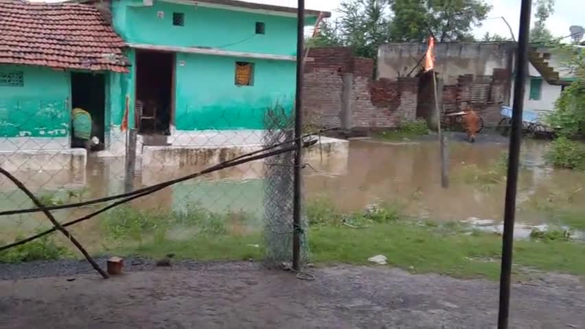 lakhnadon me aayi badh #viral #vidio 🌧⛈️🌩🌦