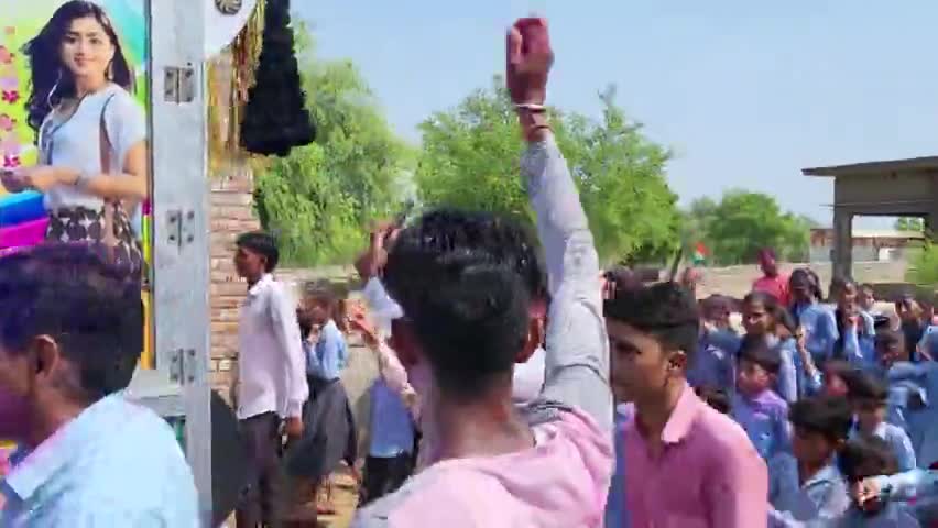 सरदारशहर: चुरु जिले मे टाॅप रही गांव मनापरसर  कि बेटियो का गांव वालो ने किया स्वागत 

#shardharshar
#news 
#pablic_aap