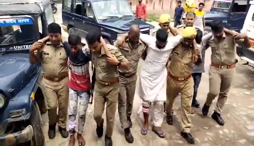 अंबेडकर नगर में नैंसी पटेल का दुपट्टा खींचने वाले आरोपियों की पुलिस के साथ मुठभेड़
#upcmyogiadityanath
#kannauj
#upcm