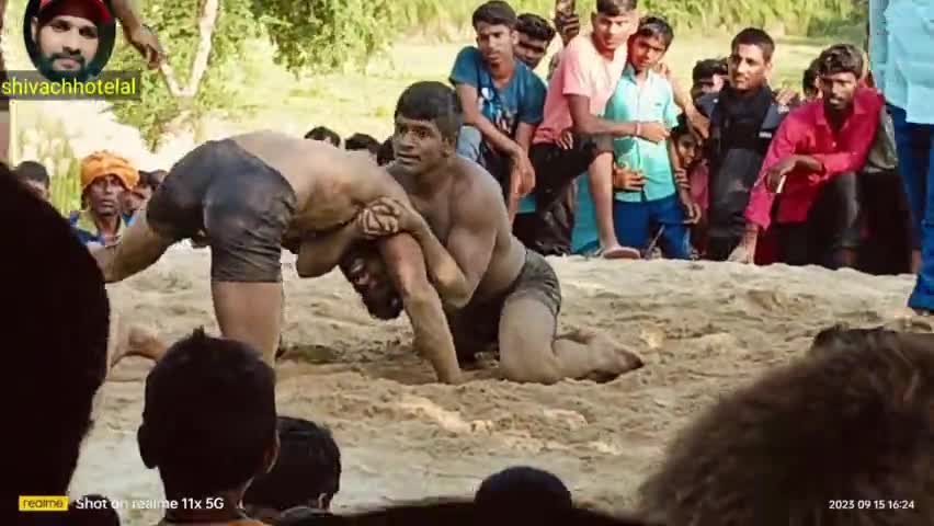 शाहगंज: https://youtu.be/EXxNgupIBhM?si=Q7uNUSViWPcb0RVo 
देखिए बहुत ही जबरदस्त दंगल बीडियो #dangalnews #dangal #kustichampiyan@