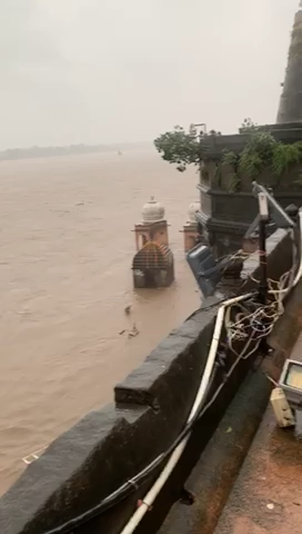 महेश्वर: Maheshwar Me bhaukal ki tarah pani a gya #viral #rainnews