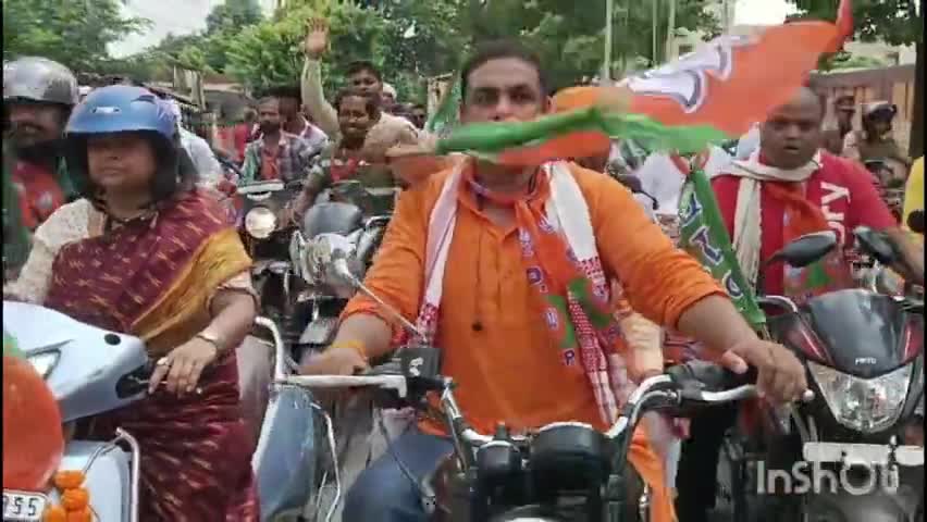 #प्रधानमंत्री मोदी के #जन्मदिन पर #पिछड़ा मोर्चा द्वारा आयोजित #बाइक जुलूस में #राज्यसभा #सांसद संगीता यादव के साथ रहा।