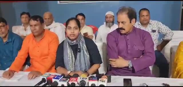 #कांग्रेस पीसीसी सदस्य #पूनम पंडित प्रेस वार्तालाप कर शहर की समस्याओं को लेकर जनता को हुई रूबरू