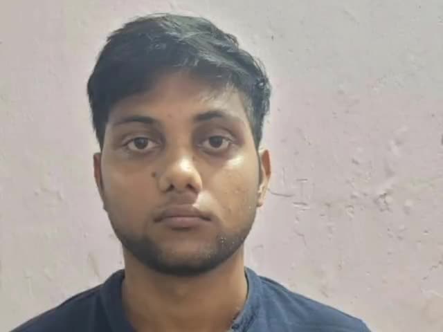 ବୁର୍ଲା: ଆ କଟାପାଲିରେ ରାଜା ଚକ୍ରବର୍ତ୍ତୀଙ୍କୁ କାଚ ବୋତଲରେ ମରଣାନ୍ତକ ଆକ୍ରମଣ ଘଟଣାରେ ଜଣେ ଗିରଫ