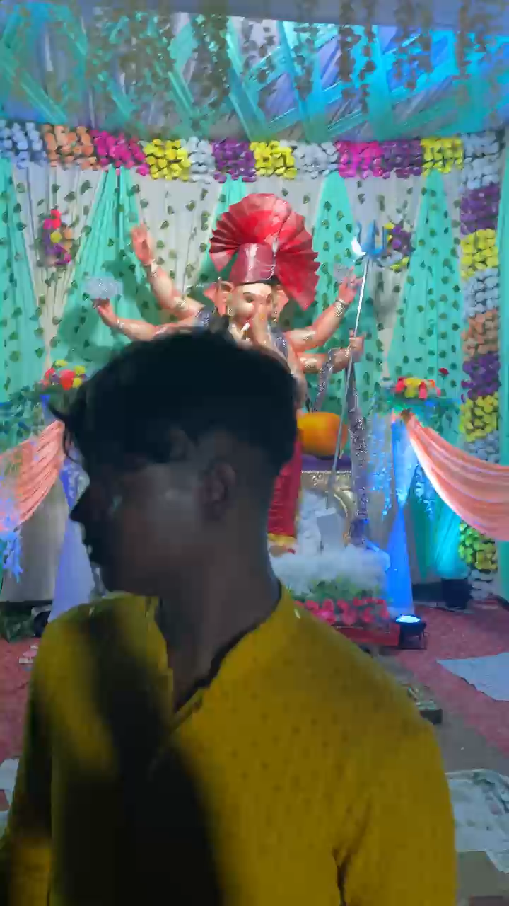 गणेश चतुर्थी के अवसर पर बड़े उत्साह से नाचते-गाते ,भगती गीत गाते और प्रसाद वितरण करते नजर आए युवा ।

 #गणेशचतुर्थी #बड़ी_पहाड़ी #बिहारशरीफ