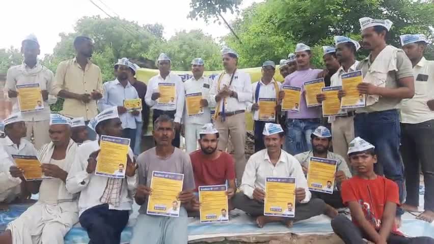 #सबलगढ़_विधानसभा में घर घर पहुंच रही केजरीवाल की गारंटी, लोगों ने बनाया #आप को जिताने का मन -#कर्नल_उमेश_वर्मा