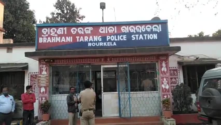 ବ୍ରାହ୍ମଣୀତରଙ୍ଗ: ବେଦବ୍ୟାସରେ ଦୋକାନ ଘର ଭଡ଼ାକୁ ଟଙ୍କାକୁ ନେଇ ମାଡପିଟ, ୨ ଜଣ ଗିରଫ
