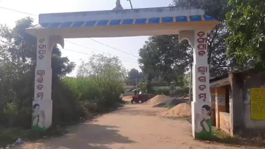 ଜୁଜୁମୁରା: ଡଙ୍ଗାପାଲ ଗ୍ରାମରେ ଏକାଠି ନବାନ୍ନ ଭକ୍ଷଣ କଲେ ୭୦୦ ଲୋକେ
