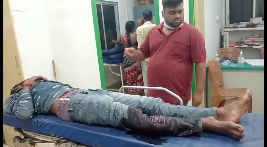 ଏମ ରାମପୁର: ଡମ କର୍ଲାଖୁଣ୍ଟା ନଦୀ ନିକଟରେ ଅଜଣା ଗାଡ଼ି ଧକ୍କାରେ ବାଇକ ଆରୋହୀ ଦୁର୍ଘଟଣାଗ୍ରସ୍ତ, ଭବାନୀପାଟଣା ଜିଲ୍ଲା ମୁଖ୍ୟ ଡାକ୍ତରଖାନାକୁ ସ୍ଥାନାନ୍ତର