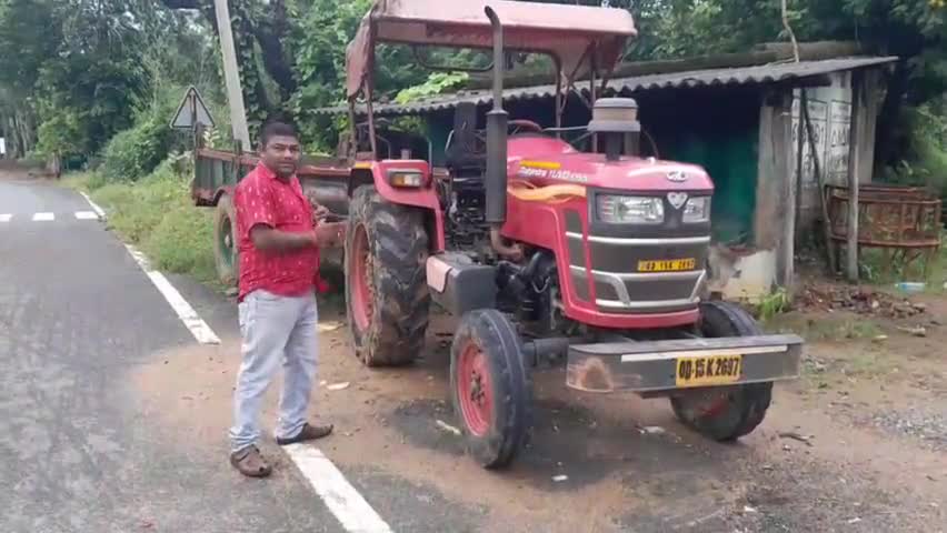 ଜୁଜୁମୁରା: ହିରୋ ଗ୍ରାମର ମିର୍ଦ୍ଧାପଡ଼ାରୁ ୨ ଗୋଟି ଟ୍ରାକ୍ଟରରୁ ୨ ଗୋଟି ବ୍ୟାଟେରୀ ଚୋରି ନେଇ ଥାନାରେ ଅଭିଯୋଗ