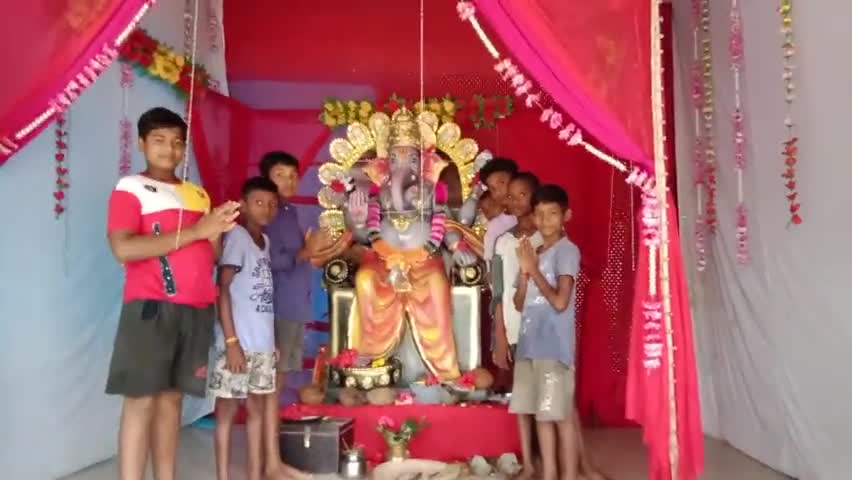#ग्राम बासीन में युवा गणेशोत्सव समिती के द्वारा रंगमांच में बैठाया गया है गणेश #prashant018985