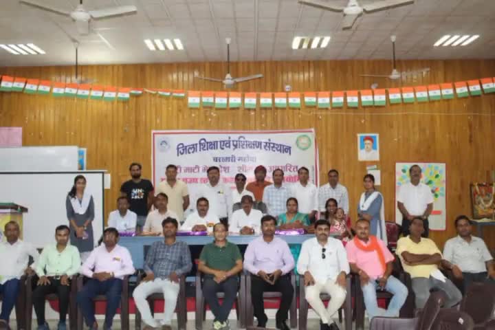 चरखारी: जिला शिक्षा एवं प्रशिक्षण संस्थान चरखारी महोबा में #मेरी_माटी #मेरा_देश थीम पर आधारित *सप्तम राज्य स्तरीय #कहानी_सुनाओ प्रतियोगिता का आयोजन किया गया