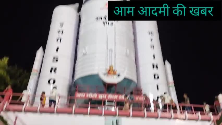 रायपुर: रायपुर के कालीबाड़ी स्थित #चंद्रयान #गणेश पंडाल #भव्य रूप बनाया गया है जिसे देखने के लिए हजारों की भीड़ लगी