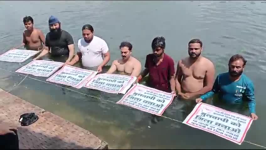 मुलताई के युवाओं का जल सत्याग्रह ...
लड़ाई आगे भी जारी रहेगी यह कहना है युवाओं का..
#sivrasingchohan #kamalnathcongress