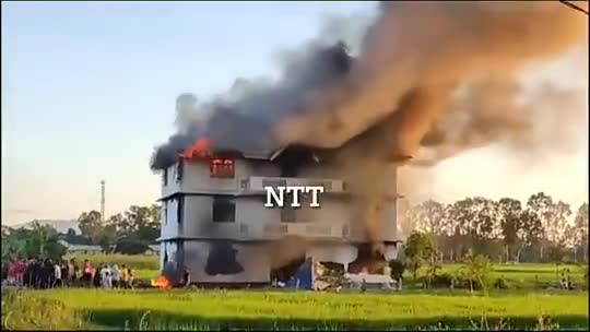 #मणिपुर 🔥BJP कार्यालय में भीड़ ने लगाई आग😱 मणिपुर में फिर बिगड़ते जा रहे हालात।