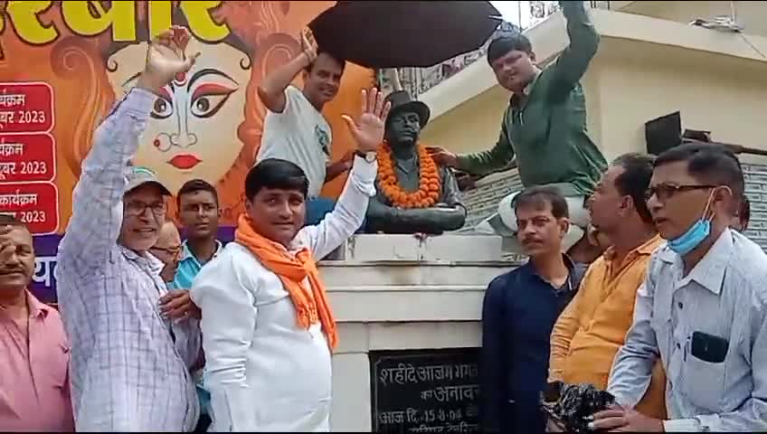 #शहीदे #आजम #भगत सिंह की #जयंती पर #कार्यकर्ताओं के साथ #माल्यार्पण कर नमन किया।