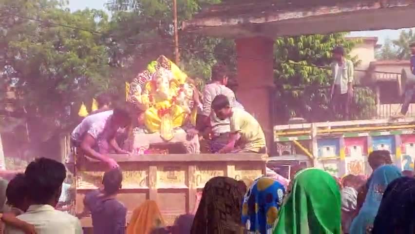 झंझरीपुरवा में गणेश विसर्जन में एकत्रित हुए सभी ग्रामवासी #ganeshvisarjan