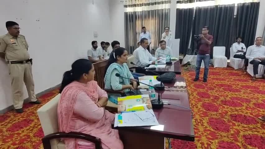 #फतेहाबाद में बाढ़ के दौरान गांव में टूटी सड़कों का जल्द शुरू होगा निर्माण, जिला परिषद में पास प्रस्ताव पास
