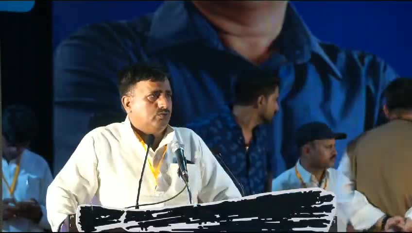 चारों तरफ फैली हुई#जाति_और_धर्म की#राजनीति को अगर कोई पार्टी और नेता खत्म कर सकता है तो वो #AamAadmiParty हैं
#sabhajeet