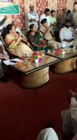 ऐलनाबाद क्षेत्र में जन संवाद कार्यक्रम के दौरान आदरणीय सांसद दीदी सुनीता दुग्गल जी के साथ।

#NitashaSihag #Ellenabad
