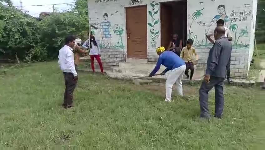 #स्वच्छता ही सेवा कार्यक्रम में आज अपने ग्राम पंचायत #भदेहदु ब्लॉक बिसंडा में श्रम दान कर स्वच्छता अभियान चलाया #जनसेवक