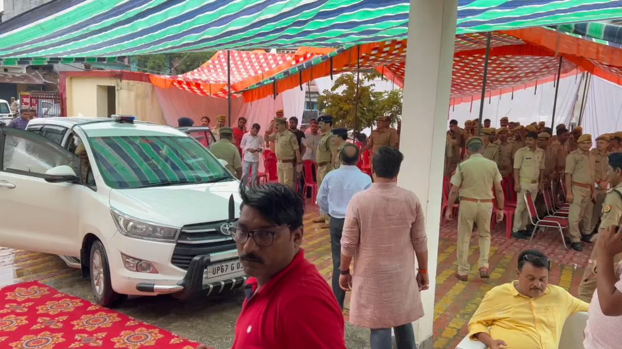 आज गाँधी जयंती पर मेरे ऑफिस (दीन दयाल उपाध्याय सीओ ऑफिस) पर १०१ रक्तवीरों ने रक्तदान किया #blooddonation