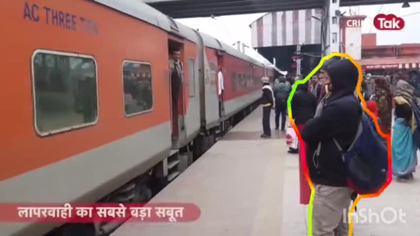 ड्राइवर ने ब्रेक की जगह दबाया एक्सीलेटर, मथुरा में आधी रात को पटरी से उतर प्लेटफॉर्म पर चढ़ गई ट्रेन
#trainaccident
