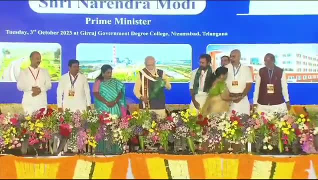 नई दिल्ली
#WATCH तेलंगाना: प्रधानमंत्री नरेंद्र मोदी #निज़ामाबाद में रोड शो कर रहे हैं। 

#roadshow #Nizamabad #Telanga