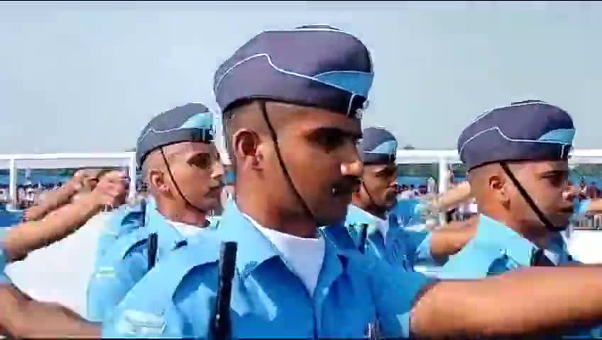 भारतीय वायु सेना की 91वीं वर्षगांठ समाहरो से पहले प्रयागराज में फुल ड्रेस रिहर्सल।
#prayagaraj #airforceday2023@