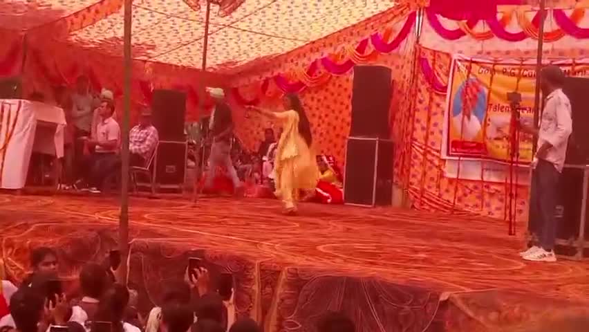 K M College Narwana talent show
के एम कॉलेज नरवाना में टैलेंट शो में गजब के डांस।