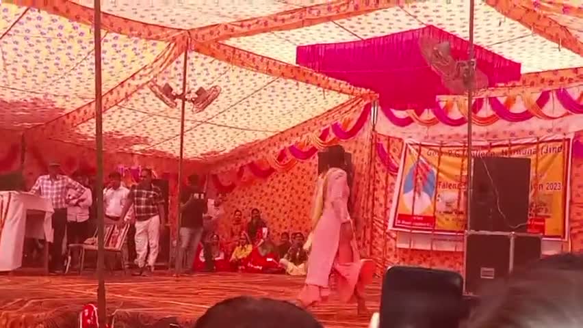 K M College Narwana talent show
के एम कॉलेज नरवाना में टैलेंट शो में गजब के डांस।