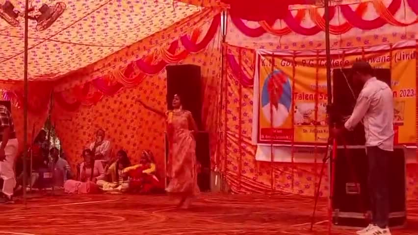 K M College Narwana talent show
के एम कॉलेज नरवाना में टैलेंट शो में गजब के डांस।