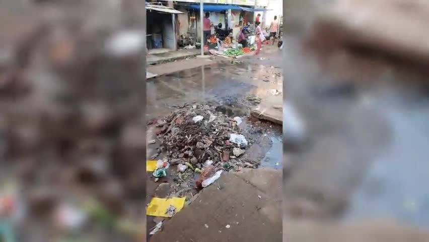 ‍‍टीन बाजार बना नाला.(नगर पालिका की लापरवाही)
शर्मनाक !! 😔#dumkanews #tinbazar #viral #dumkaDC #nagarpalikadumka
