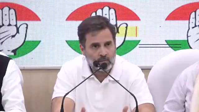 सही ही तो है....
भाजपा आ रही है, कांग्रेस जा रही हैं...
#फिर_इस_बार_भाजपा_सरकार