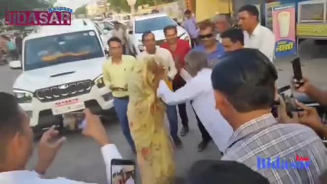 भाजपा प्रत्याशी संतोष मेघवाल का बीदासर में कार्यकर्ताओं ने किया स्वागत।