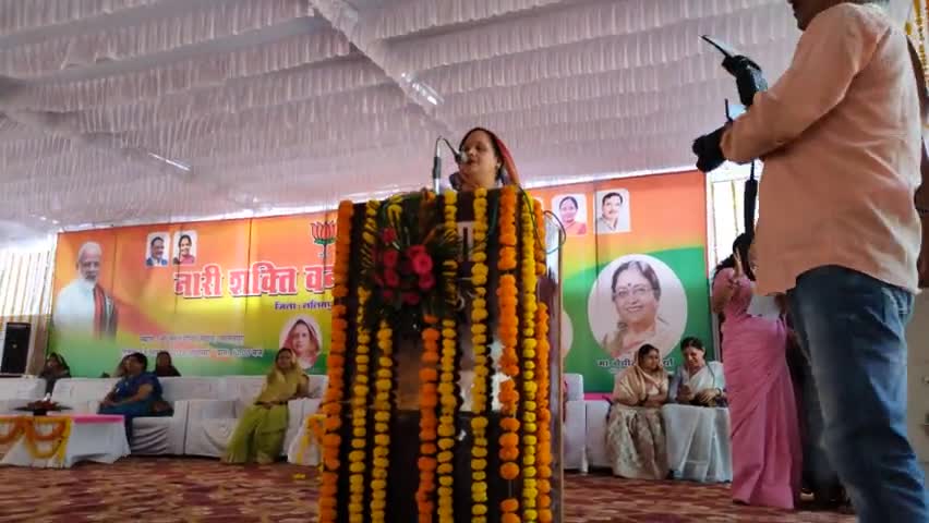 ललितपुर 'नारी शक्ति वंदन सम्मेलन' 
स्थान- श्री तुवन सरकार मंदिर प्रांगण ललितपुर

#तालबेहट #ललितपुर #बुंदेलखंड #Talbehat