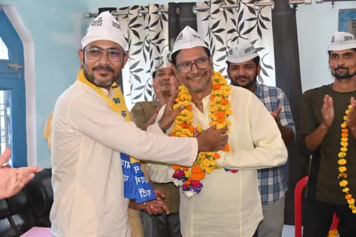 #आम_आदमी_पार्टी उन्नाव #जिलाध्यक्ष_अकमल_जुनेद ने की नियुक्ति #अखिलेश_शुक्ला बने विधानसभा बांगरमऊ अध्यक्ष