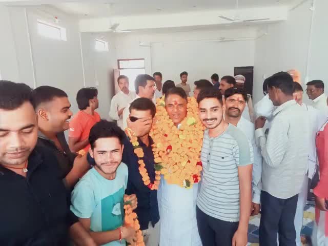 दिनांक 16/10/23 को करेरा पहुंचकर विधायक प्रागीलाल जाटव जी को  करेरा विधानसभा 23 से पुन: कांग्रेस प्रत्याशी बनने पर बधाई दी 💐💐💐🙏
जय कांग्रेस विजय कांग्रेस 🙏🙏
#yashpalrawatpapredu
