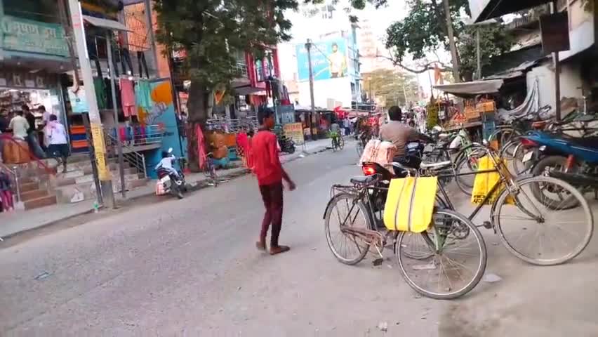 तरैया मेन मार्केट में दशहरा मेला को लेकर काफी भीड़ लगना स्टार्ट हो गया और हर जगह पुलिस के चेकिंग जारी है इस पे अपनी राय