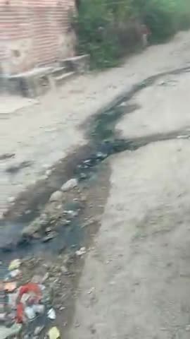 सिरोही: ramdevji ke mandir ke piche 
panchayat walo ne abhi tak road nhi banaya h
vellagri ki sadko ka haal.
#sirohi#sirohinews