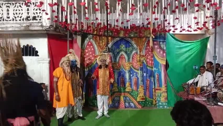 आज ग्राम बासीन में आदर्श लीला मंडली के सदस्यों द्वारा दुतीय दिन ताडिका सुभाहु मारीच लीला दिखाया गया