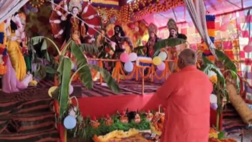 पहाड़पुर: गोविंदगंज विधायक सुनिल मणि तिवारी ने क्षेत्र के विभिन्न पूजा पंडालों में किया मां का दर्शन