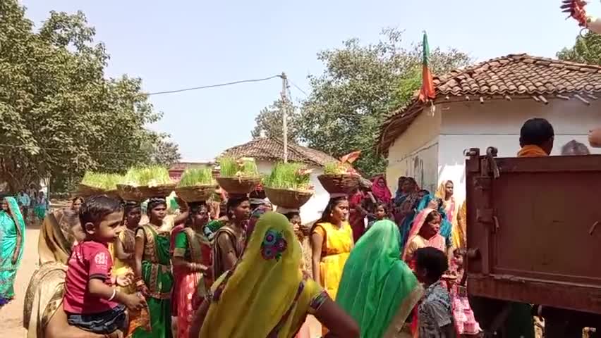 आज ग्राम पंचायत बासीन में मां दुर्गा का गली भ्रमण कर के किया गया विसर्जन  जिसमे समस्त ग्राम वासी   उपस्थित रहे