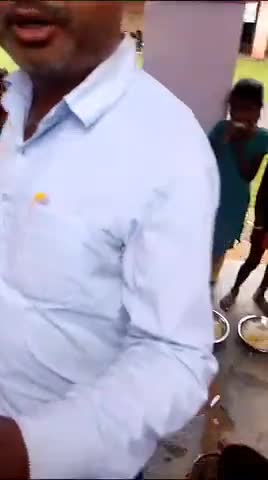 कौआकोल प्रखंड की महुडर पंचायत की मध्य विद्यालय, मननपुर मे महिला रसोई की जगह पर पुरुषों द्वारा दवाब देकर खराब भोजन वितरण
