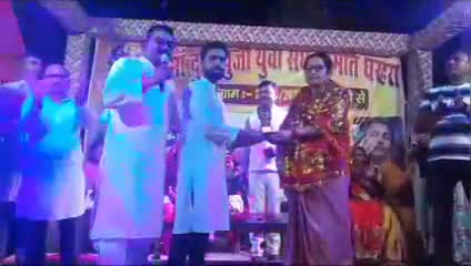 धरहरा गांव में दुर्गा पूजा के अवसर पर सांस्कृतिक कार्यक्रम आयोजित किया गया