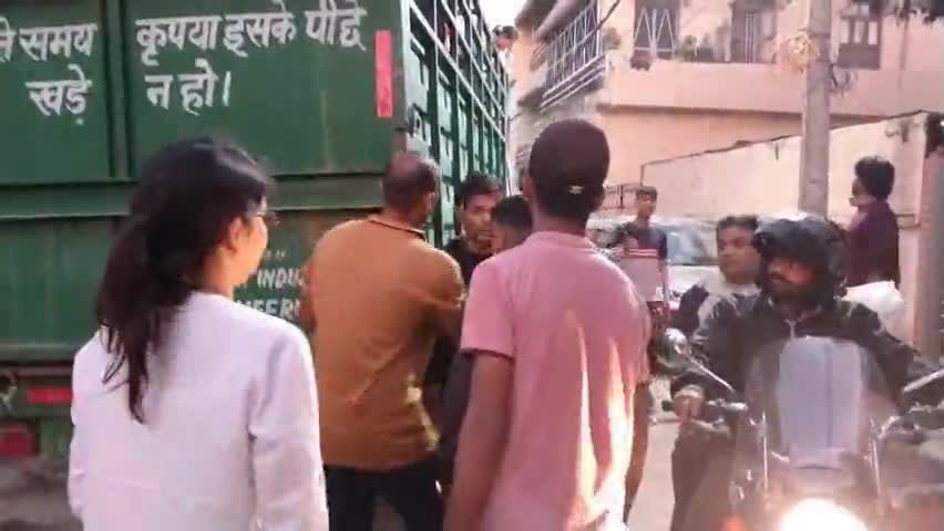 कई दिनों से घायल अवस्था में कोटद्वार बालासौड की सड़कों पर एक नंदी घूम रहा था।