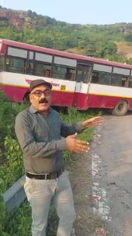 80 फिट की खाई में 50 यात्रियों की समाधि बनने से देवदूत बनकर 4 फिट के चट्टान ने बचा लिया#पत्रकार समर सैम#6387171822